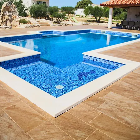Luisa Fuer Bis Zu 8 Personen Mit Pool, Klima, Grill, Tischtennis, Boccia *